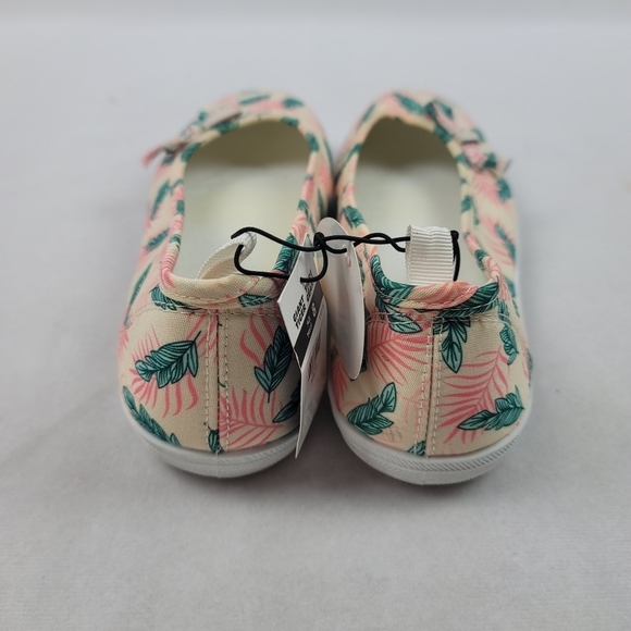 NWT set of tropical leaf poncho and cushion flats - Picture 7 of 10